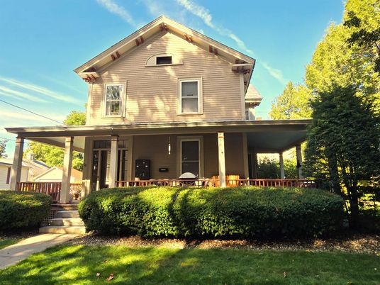 Exterior, Facade, Queen Anne Victorian
