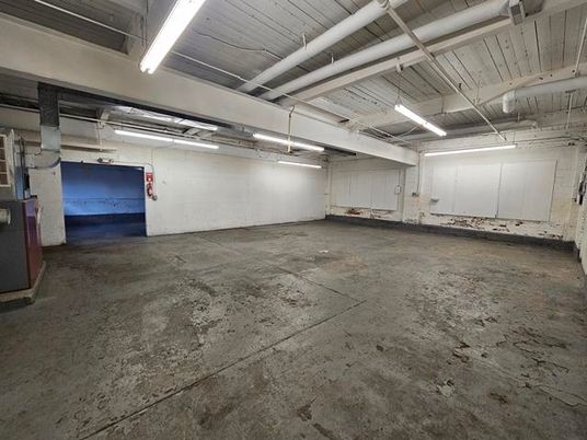 Garage, Interior