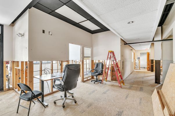 Home Office, Interior