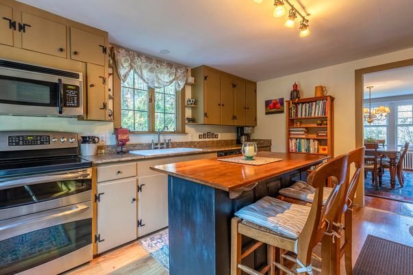Dining room, Interior, Kitchen, Stainless Steel Appliances, Wood Texture Flooring