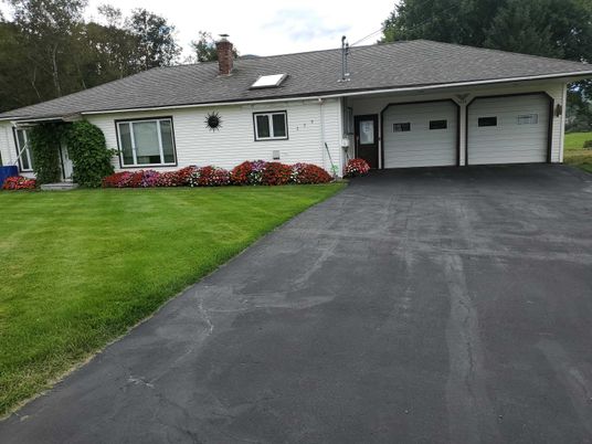 Attached, Exterior, Facade, Ranch