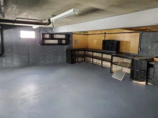 Garage, Interior