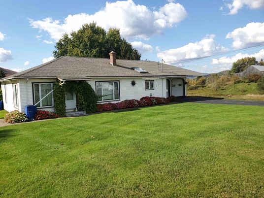 Backyard, Exterior, Facade, Ranch