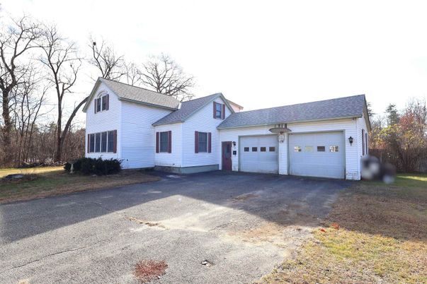 Attached, Exterior, Facade, Cape Cod