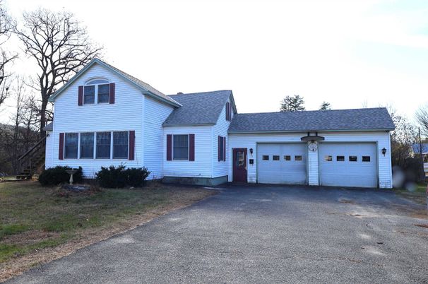 Attached, Exterior, Facade, Cape Cod