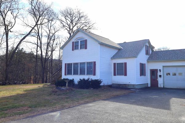 Attached, Exterior, Facade, Farmhouse