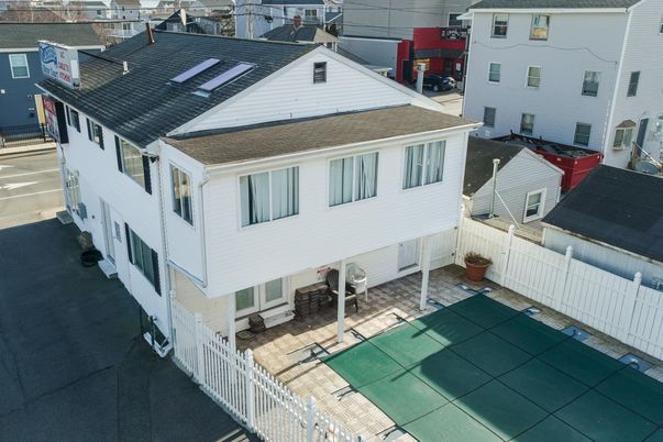 Exterior, Drone
