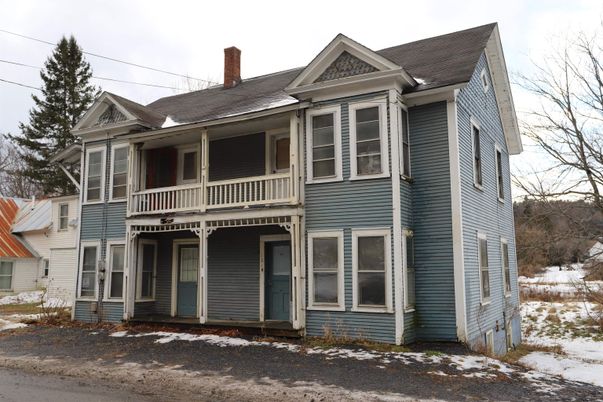 Exterior, Facade, Queen Anne Victorian