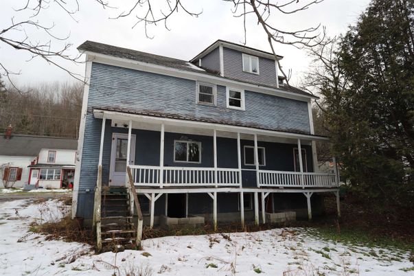 Exterior, Facade, American Foursquare