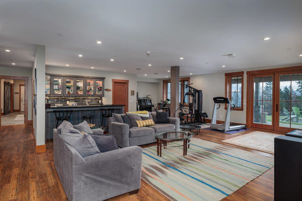 Fitness Equipment, Interior, Living room, Recessed Lighting, Wood Texture Flooring