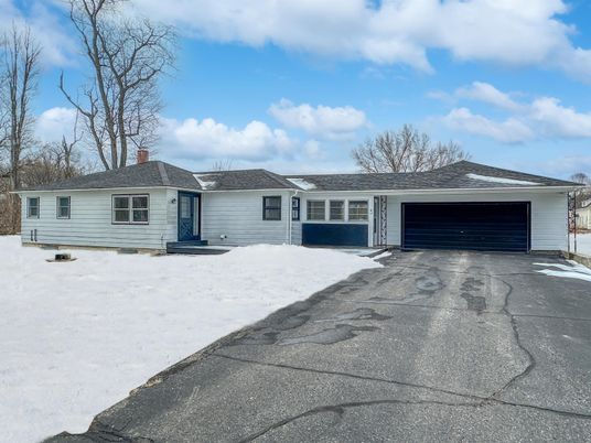 Attached, Exterior, Facade, Ranch