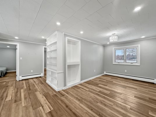 Empty room, Interior, Recessed Lighting, Wood Texture Flooring
