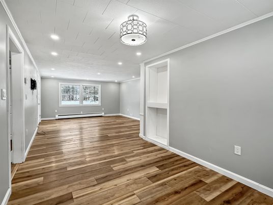 Empty room, Interior, Recessed Lighting, Wood Texture Flooring
