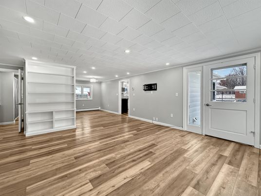 Empty room, Interior, Recessed Lighting, Wood Texture Flooring