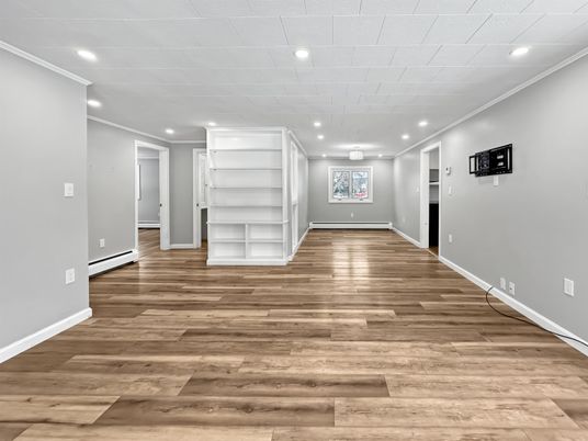 Empty room, Interior, Recessed Lighting, Wood Texture Flooring
