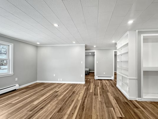 Empty room, Interior, Recessed Lighting, Wood Texture Flooring