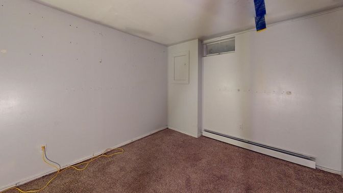 Empty room, Interior
