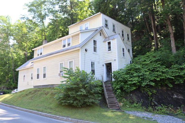 Exterior, Facade, Farmhouse