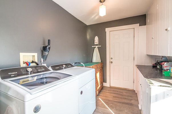 Interior, Washer, Wood Texture Flooring