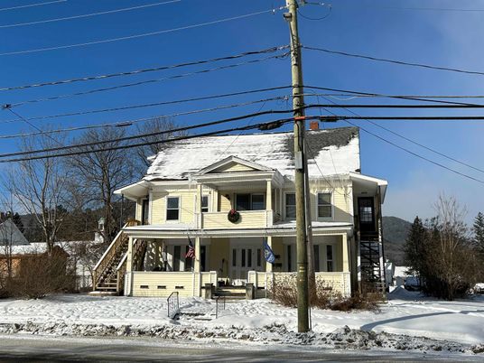 Attached, Exterior, Facade, Queen Anne Victorian