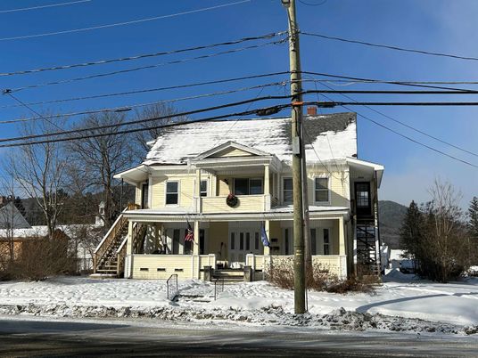 Attached, Exterior, Facade, Queen Anne Victorian