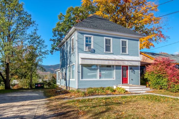 Exterior, Facade, American Foursquare