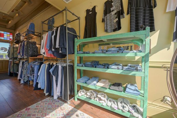 Interior, Walk-in Closets, Wood Texture Flooring