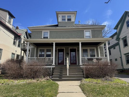 Exterior, Facade, American Foursquare