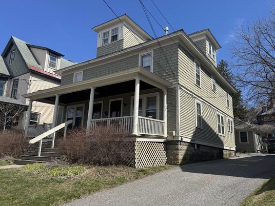 Exterior, Facade, American Foursquare