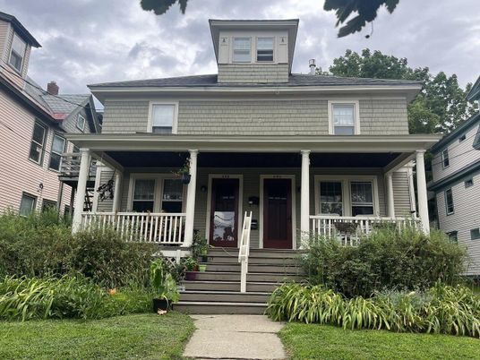 Exterior, Facade, American Foursquare