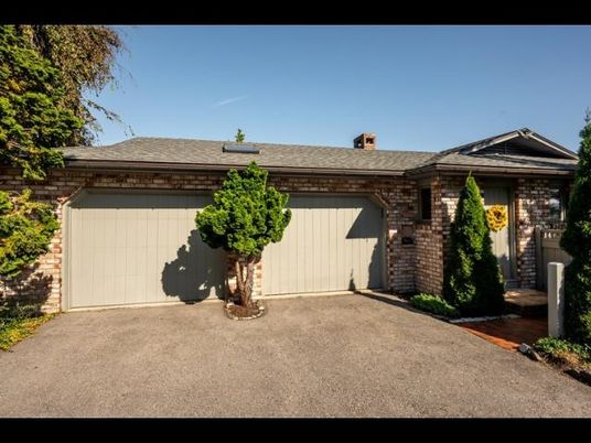 Attached, Exterior, Facade, Brick Facade, Ranch