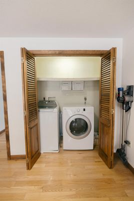 Interior, Utility Closets, Washer, Wood Texture Flooring