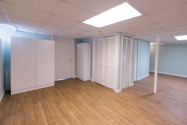 Empty room, Interior, Recessed Lighting, Wood Texture Flooring