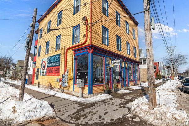 Exterior, Facade, Rowhouse