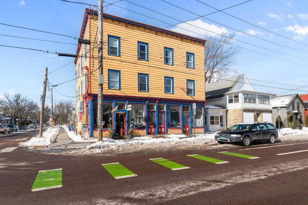Exterior, Facade, Rowhouse