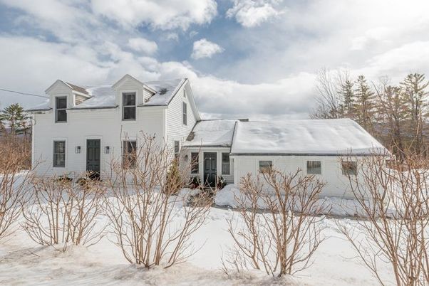 Exterior, Facade, Farmhouse