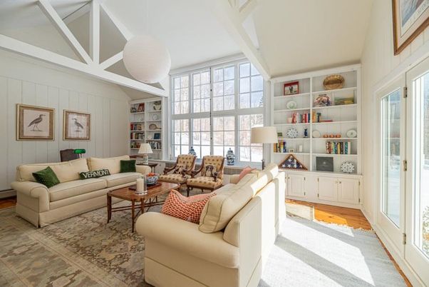 Interior, Living room, Pendant Lights, Wood Texture Flooring
