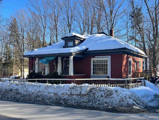 Exterior, Facade, Brick Facade, American Foursquare