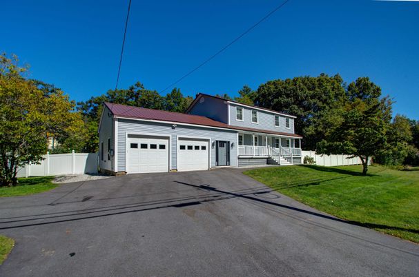 Attached, Exterior, Facade, Cape Cod