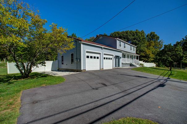 Attached, Exterior, Facade, Cape Cod
