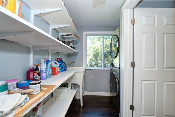 Interior, Washer, Wood Texture Flooring