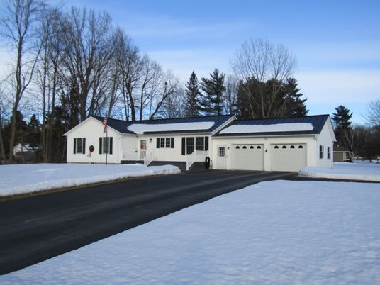 Attached, Exterior, Facade, Ranch