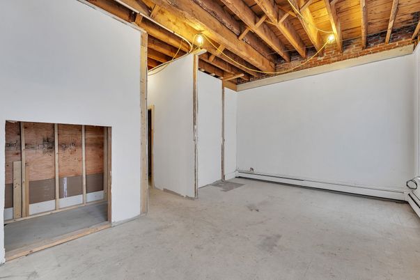 Empty room, Interior, Wooden Beams, Wooden Ceilings