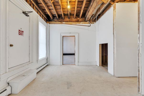 Empty room, Interior, Wooden Beams, Wooden Ceilings