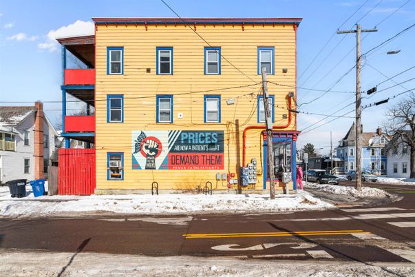 Exterior, Facade, Rowhouse