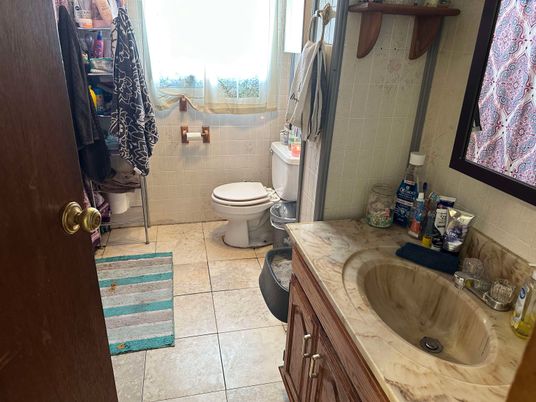Bathroom, Interior, Tile Countertops