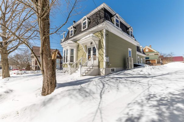Backyard, Exterior, Facade, American Foursquare