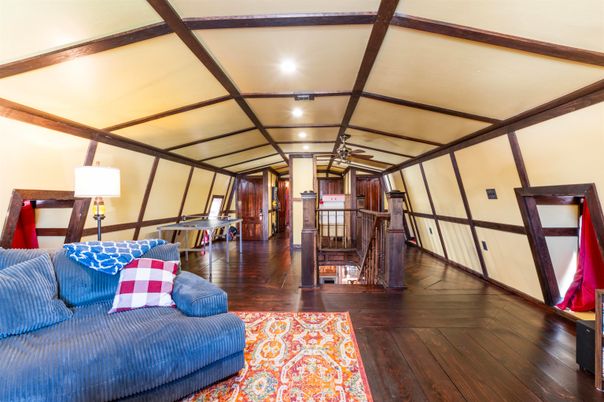 Interior, Recessed Lighting, Wood Texture Flooring