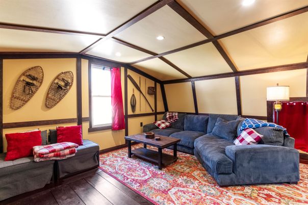 Interior, Living room, Recessed Lighting, Wood Texture Flooring