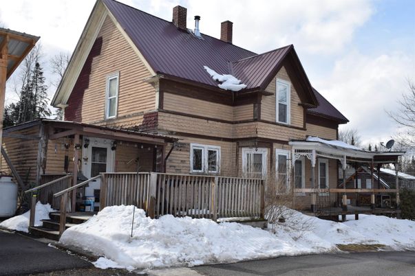 Exterior, Facade, Log Home